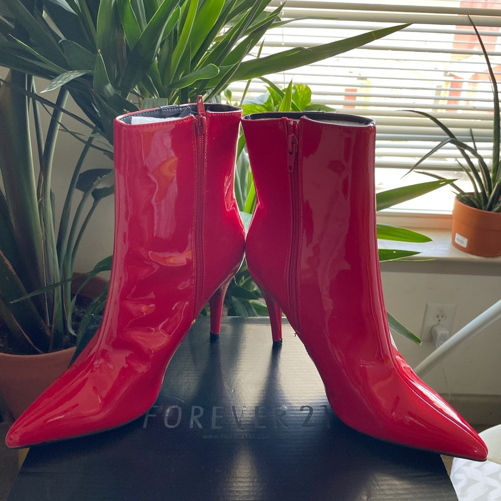 🚨🚨🚨🚨🚨🚨🚨🚨🚨🚨🚨🚨🚨🚨🚨🚨🚨Forever21 Red Ankle Boots